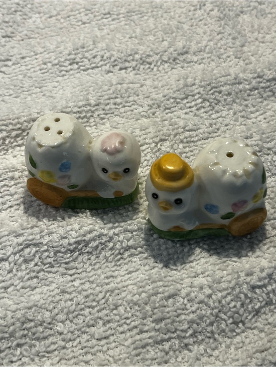 Other - Ceramic Chick Salt and Pepper Shakers - White with Pastel Accents